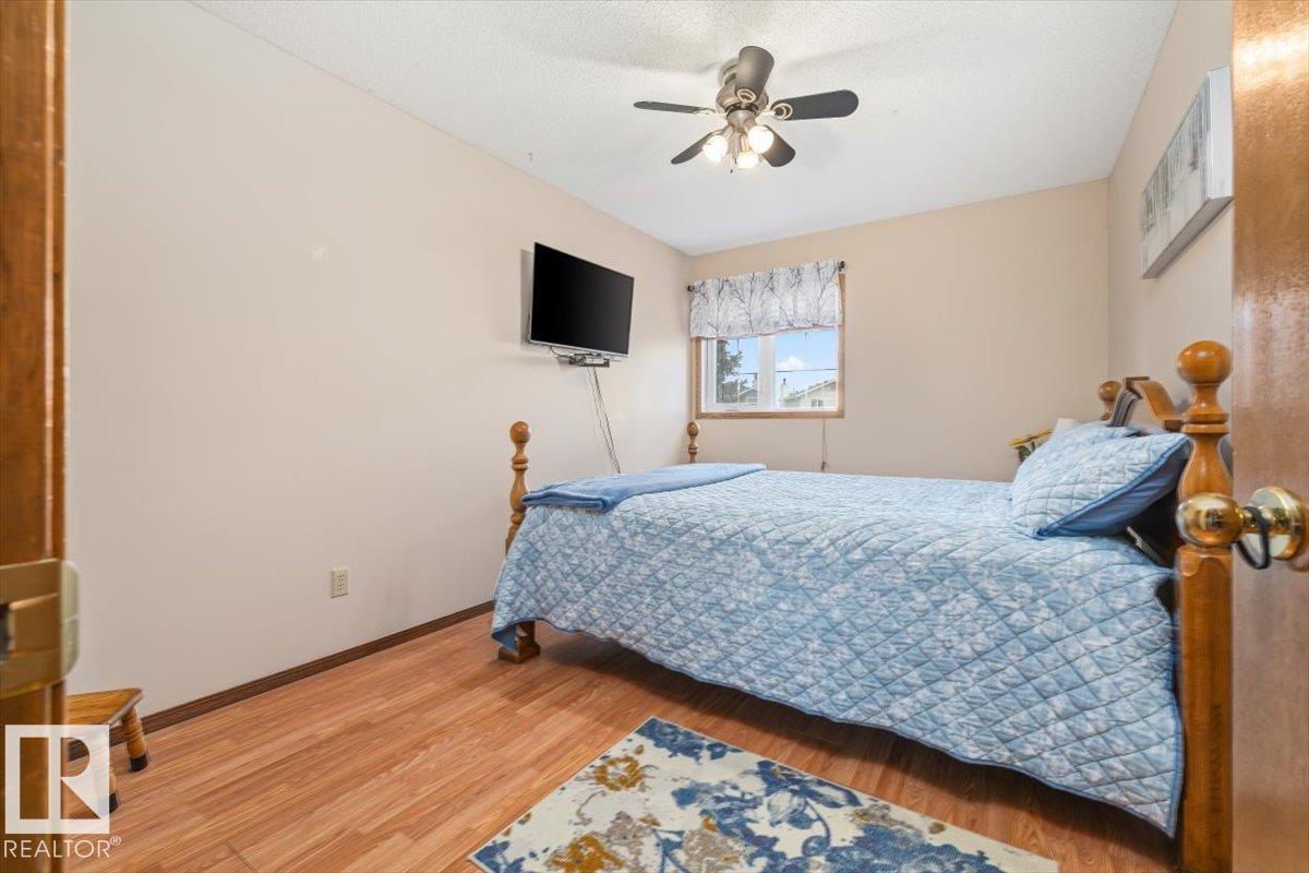 5611 152B AV NW - 11