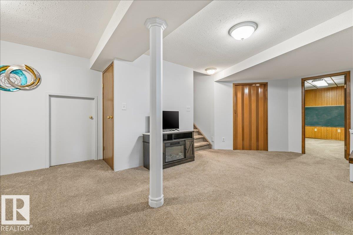 5611 152B AV NW - 32
