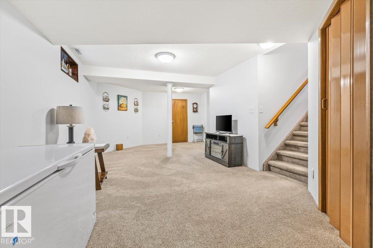 5611 152B AV NW - 31