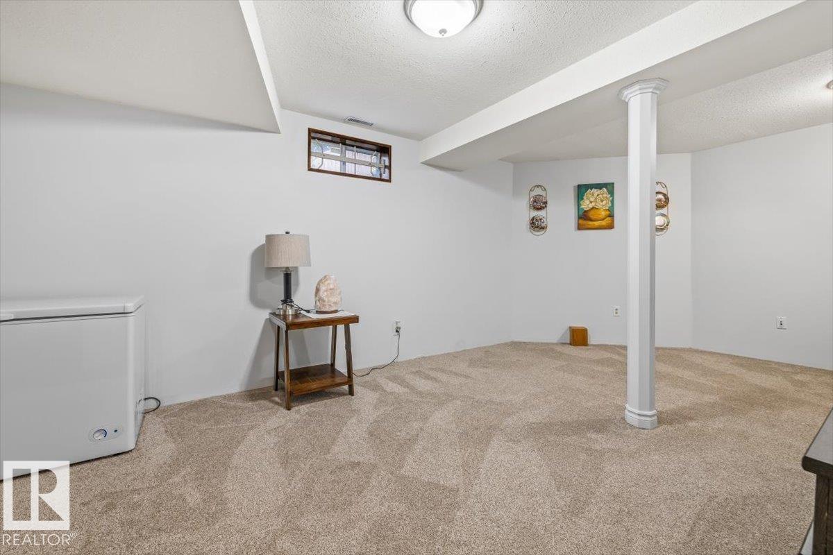 5611 152B AV NW - 35