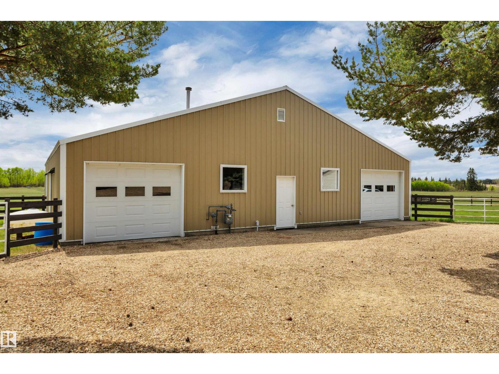 464012 A RGE ROAD 233 - 56