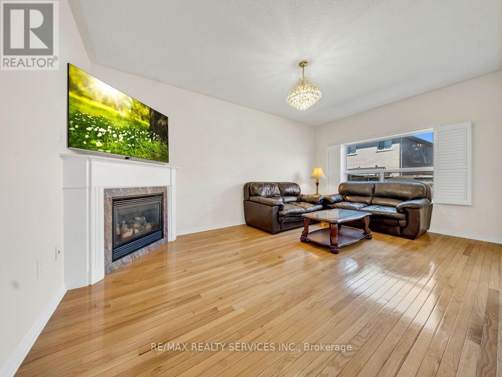 15 LOCKBURN CRESCENT - 7