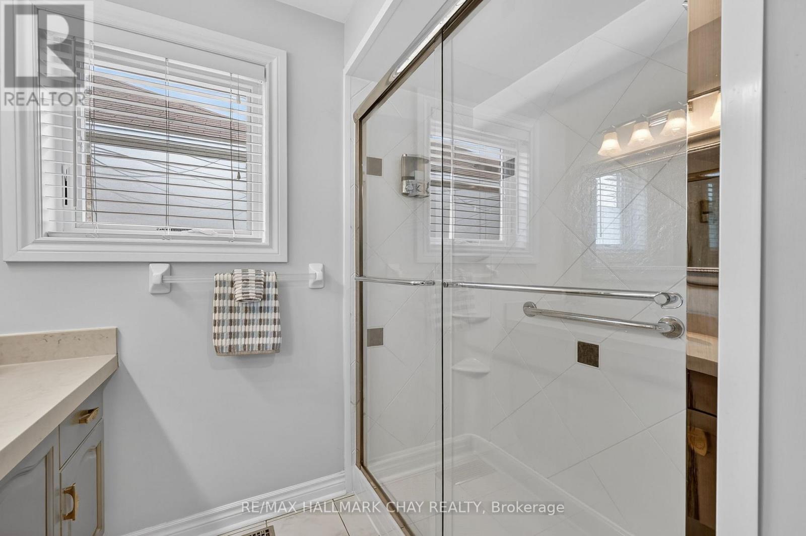 4 DARLING CRESCENT - 20