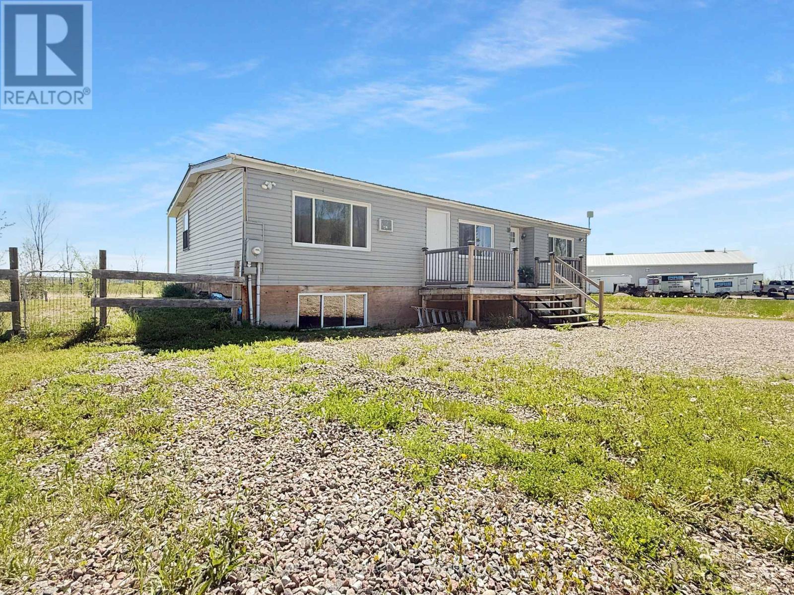 211 ELLIOTT CRESCENT - Image 2