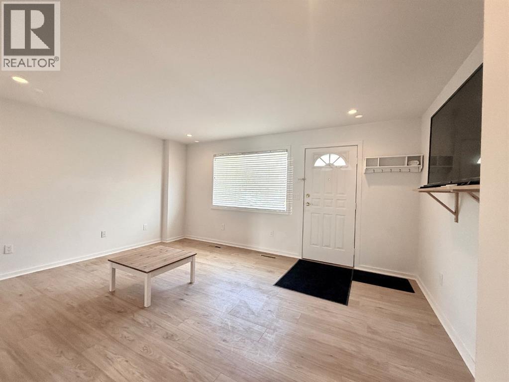 1426 Ashgrove Road S - photo 2