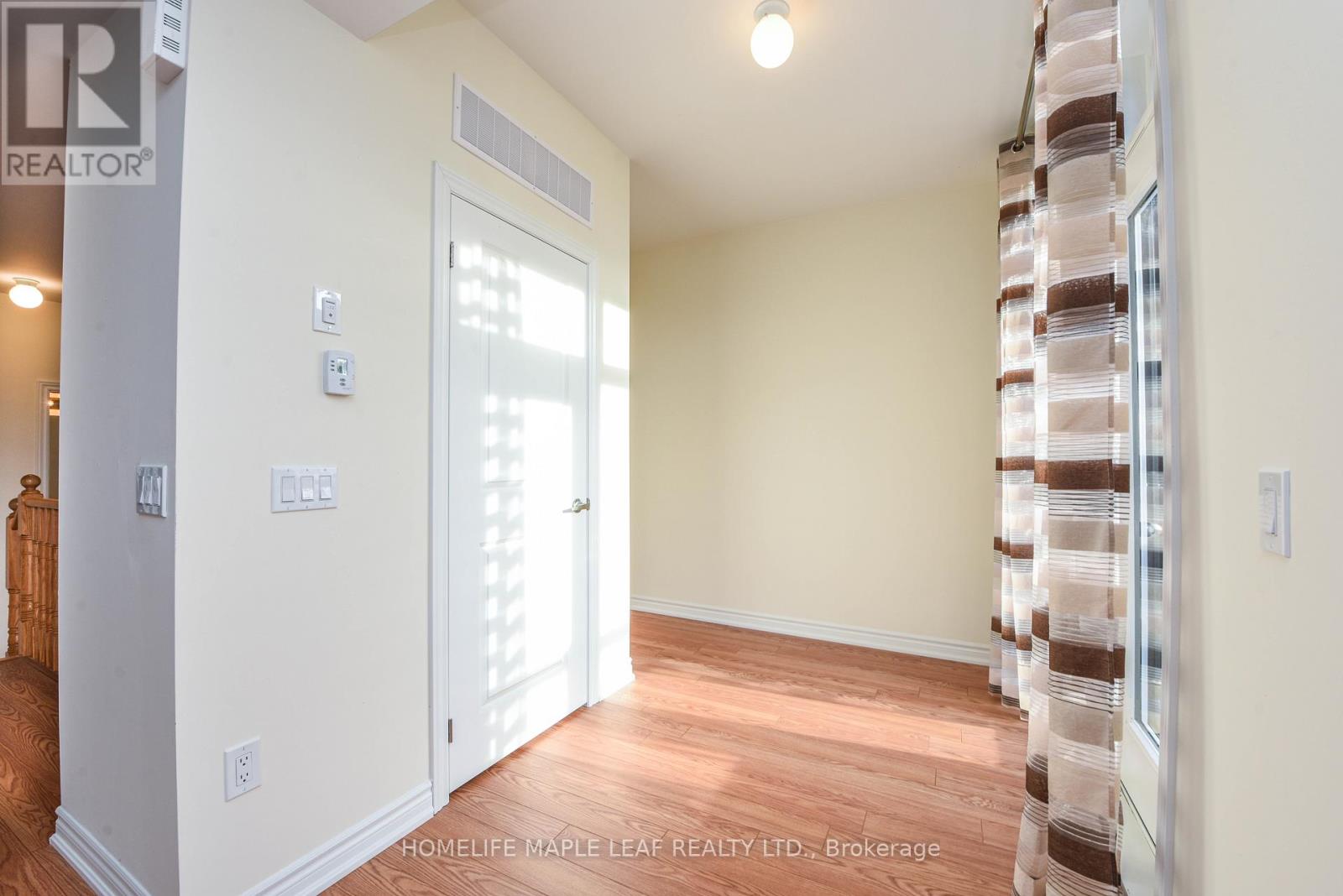 #206 30 HALLIFORD PLACE - 20