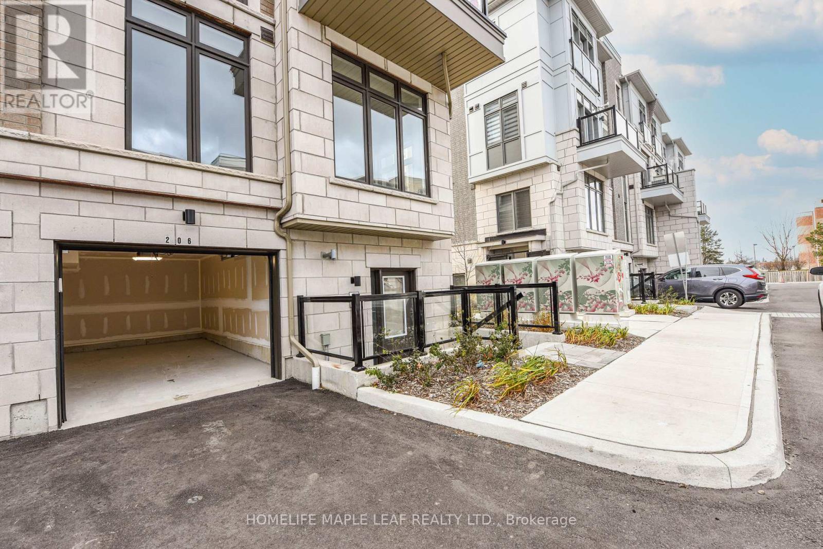 #206 30 HALLIFORD PLACE - Image 3