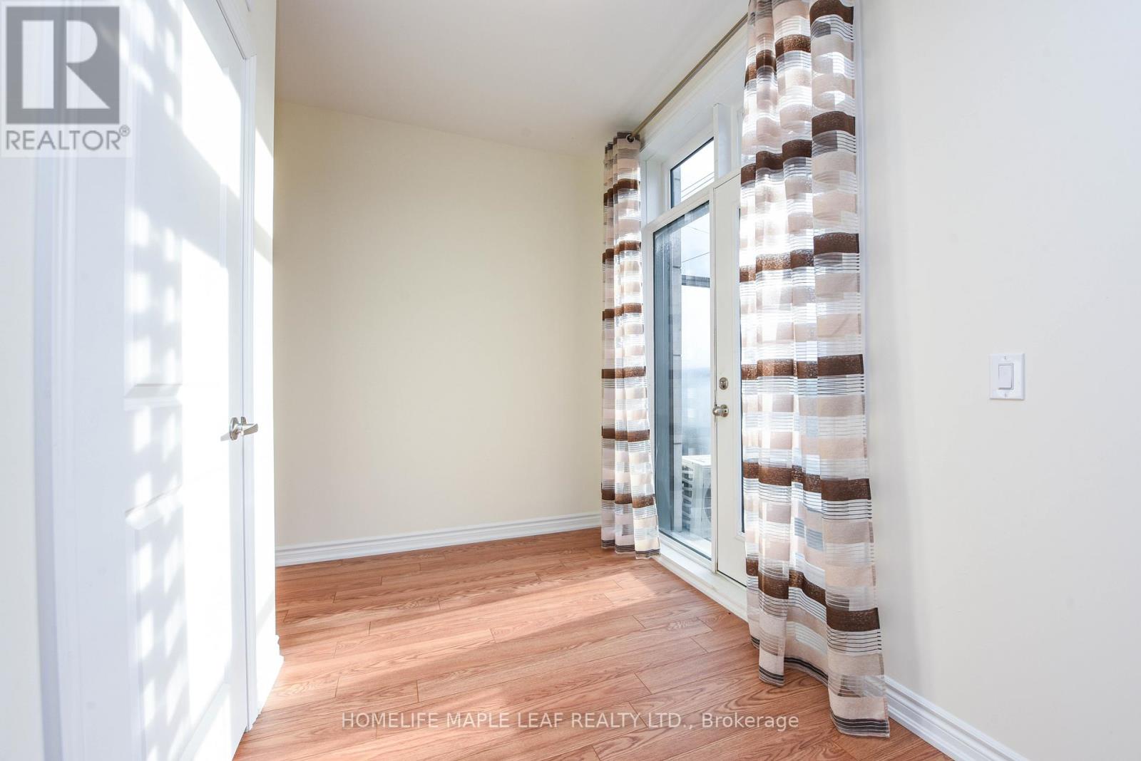 #206 30 HALLIFORD PLACE - 21