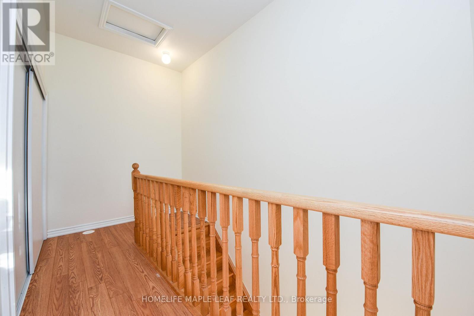 #206 30 HALLIFORD PLACE - 24