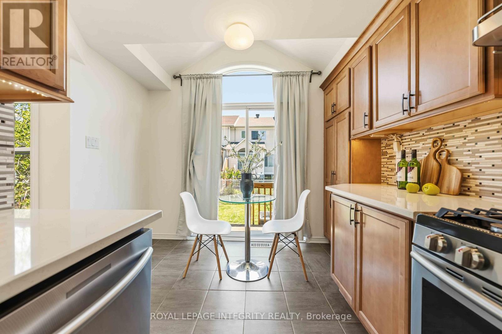 13 SOUTHPOINTE AVENUE - 10