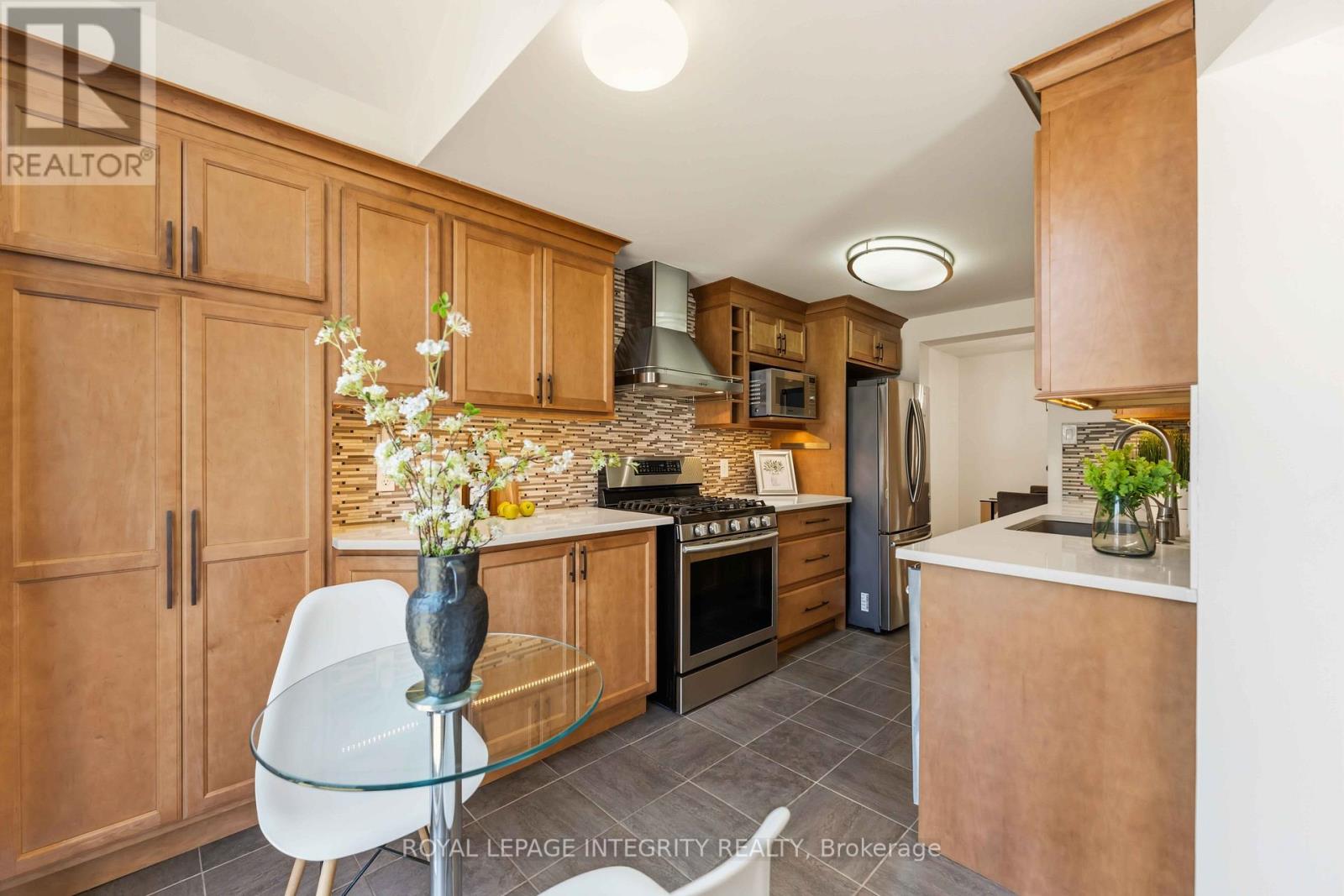 13 SOUTHPOINTE AVENUE - 12