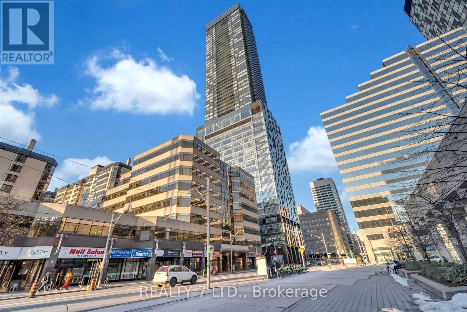 #3902 488 UNIVERSITY AVENUE - Image 2