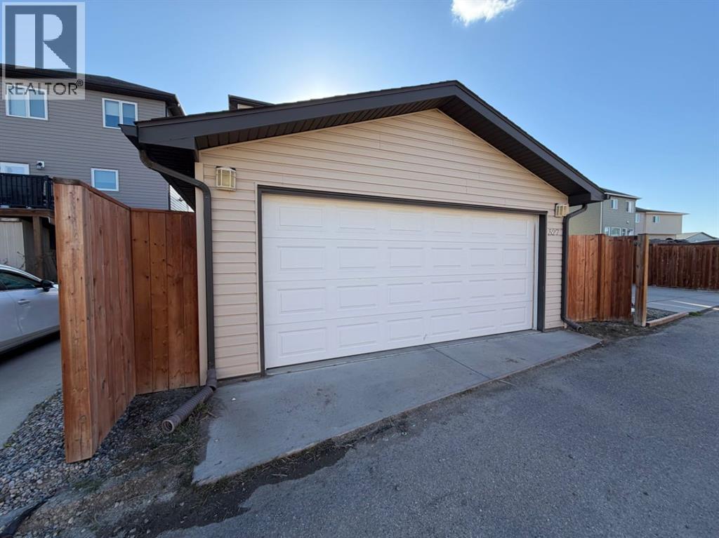 527 Moonlight Lane W - 38