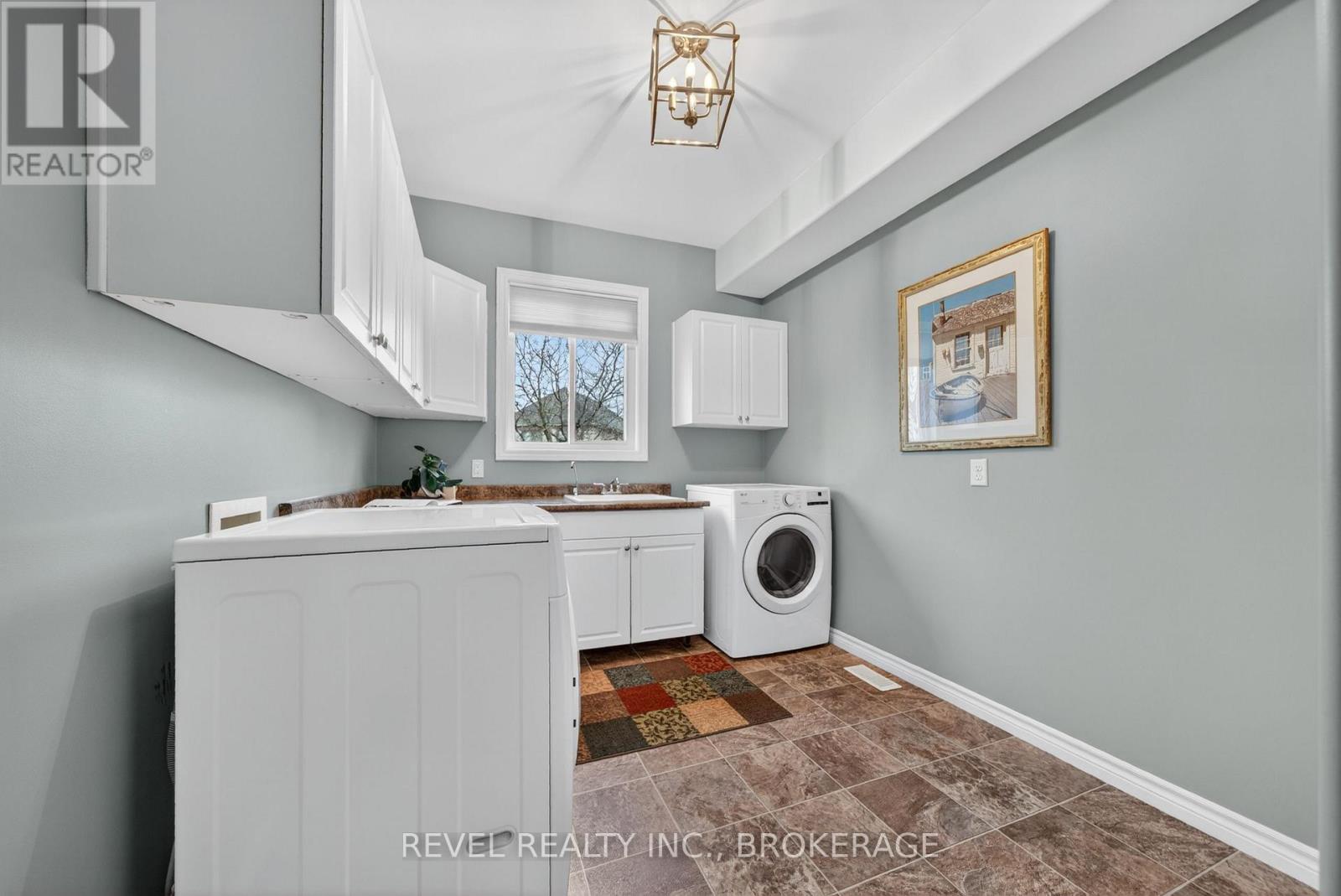 1557 PROVIDENCE CRESCENT - 13