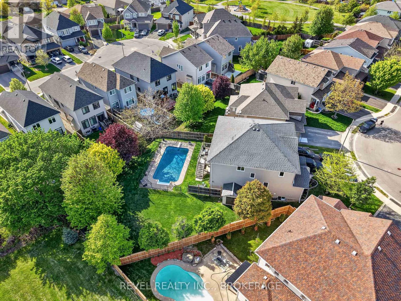 1557 PROVIDENCE CRESCENT - 41