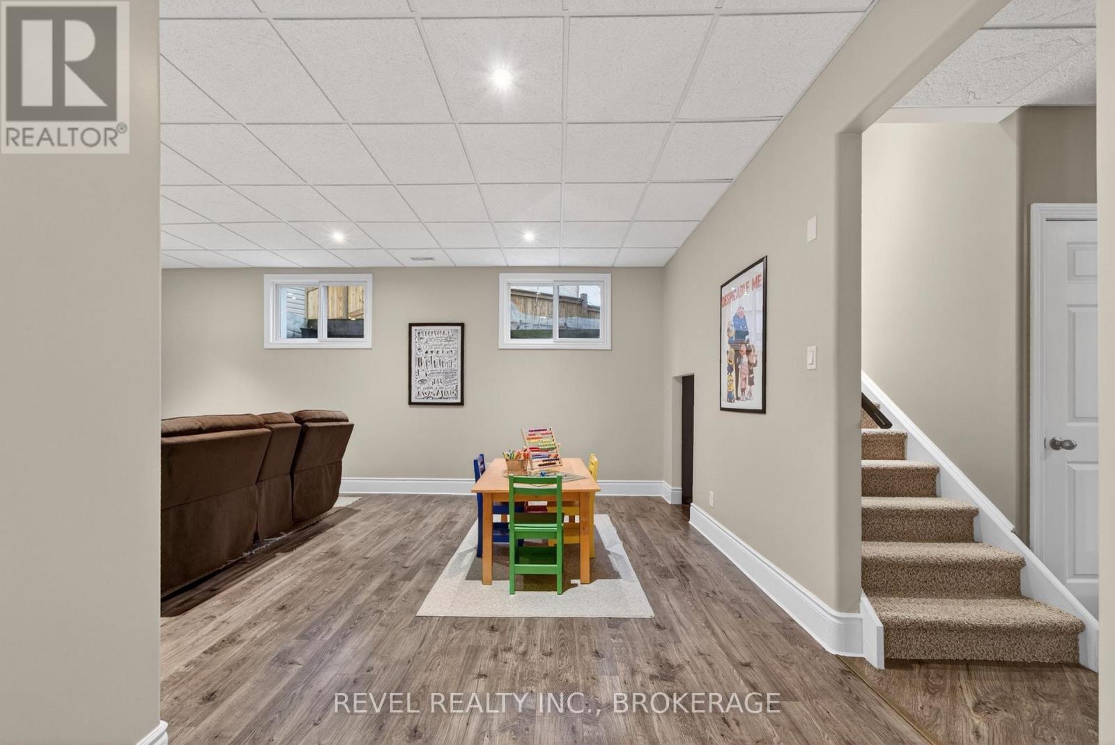 1557 PROVIDENCE CRESCENT - 31