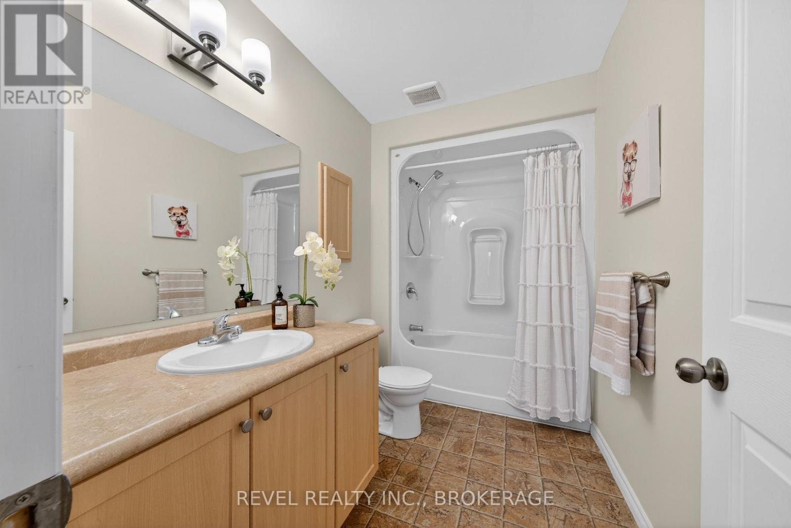 1557 PROVIDENCE CRESCENT - 28