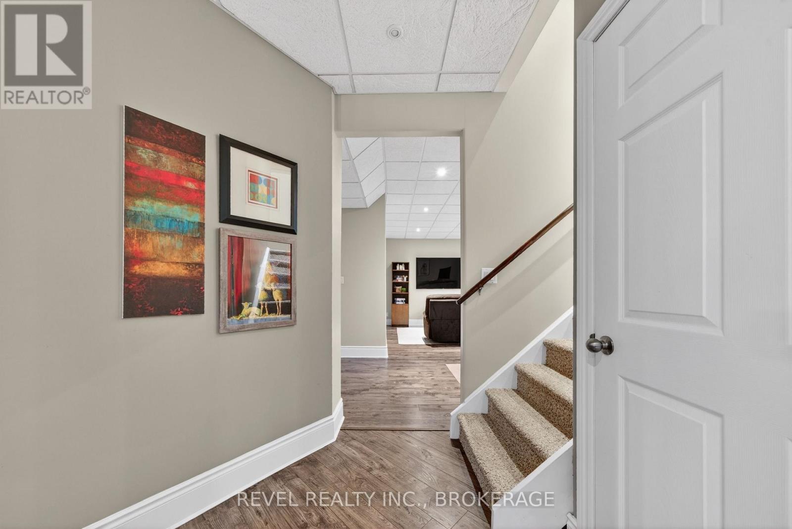 1557 PROVIDENCE CRESCENT - 30