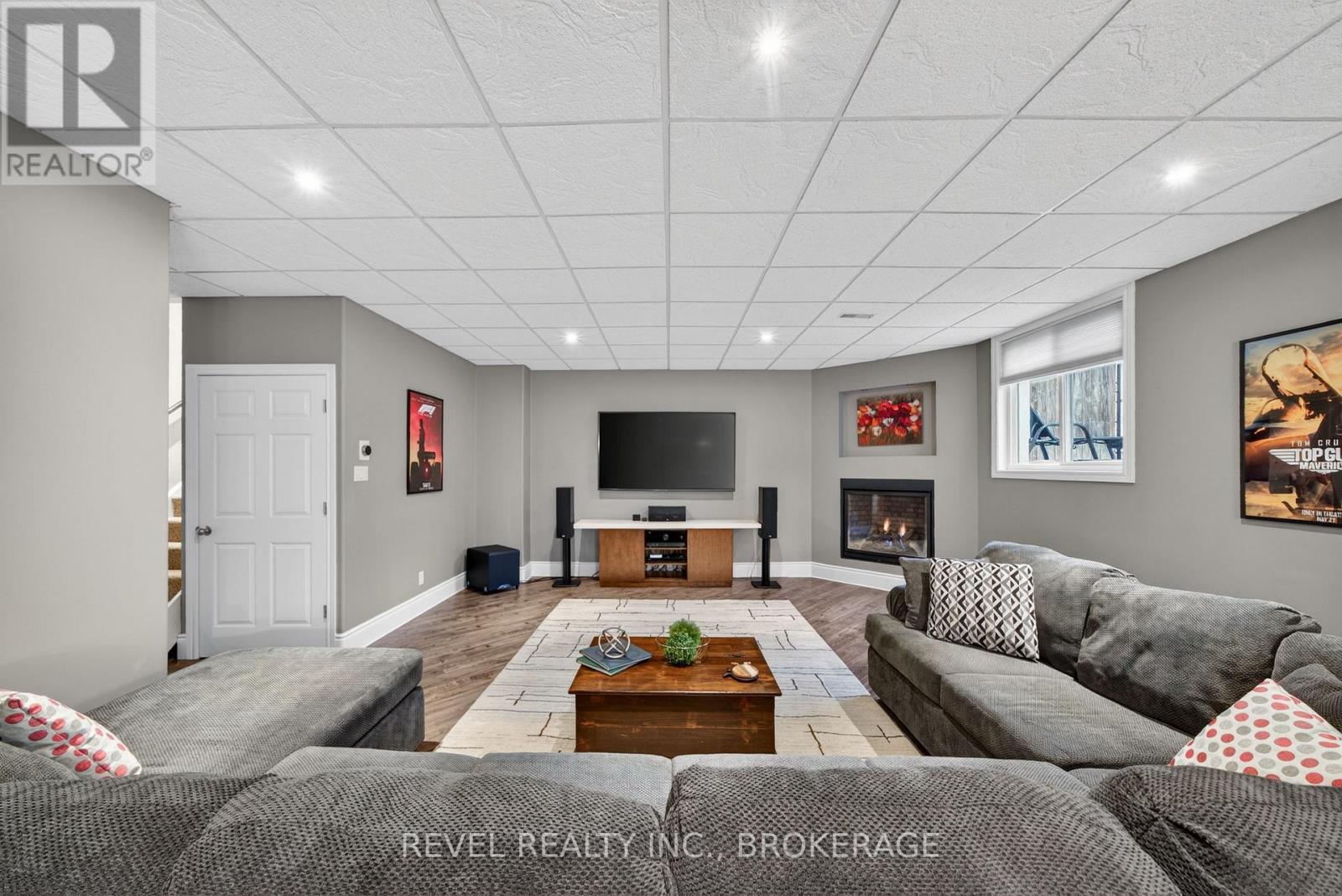 1557 PROVIDENCE CRESCENT - 35