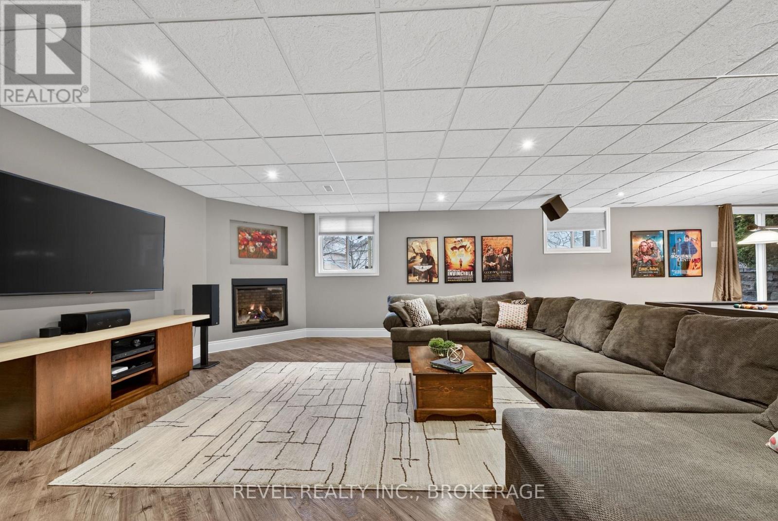 1557 PROVIDENCE CRESCENT - 33