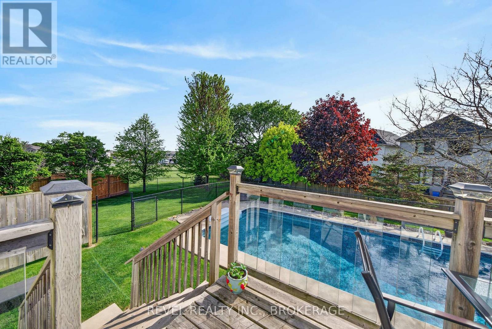 1557 PROVIDENCE CRESCENT - 43