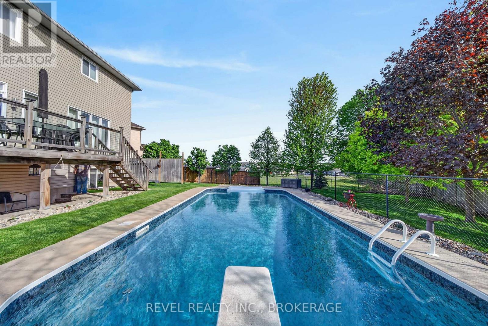 1557 PROVIDENCE CRESCENT - 42