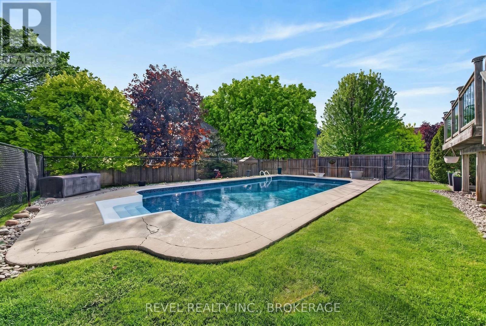 1557 PROVIDENCE CRESCENT - 44