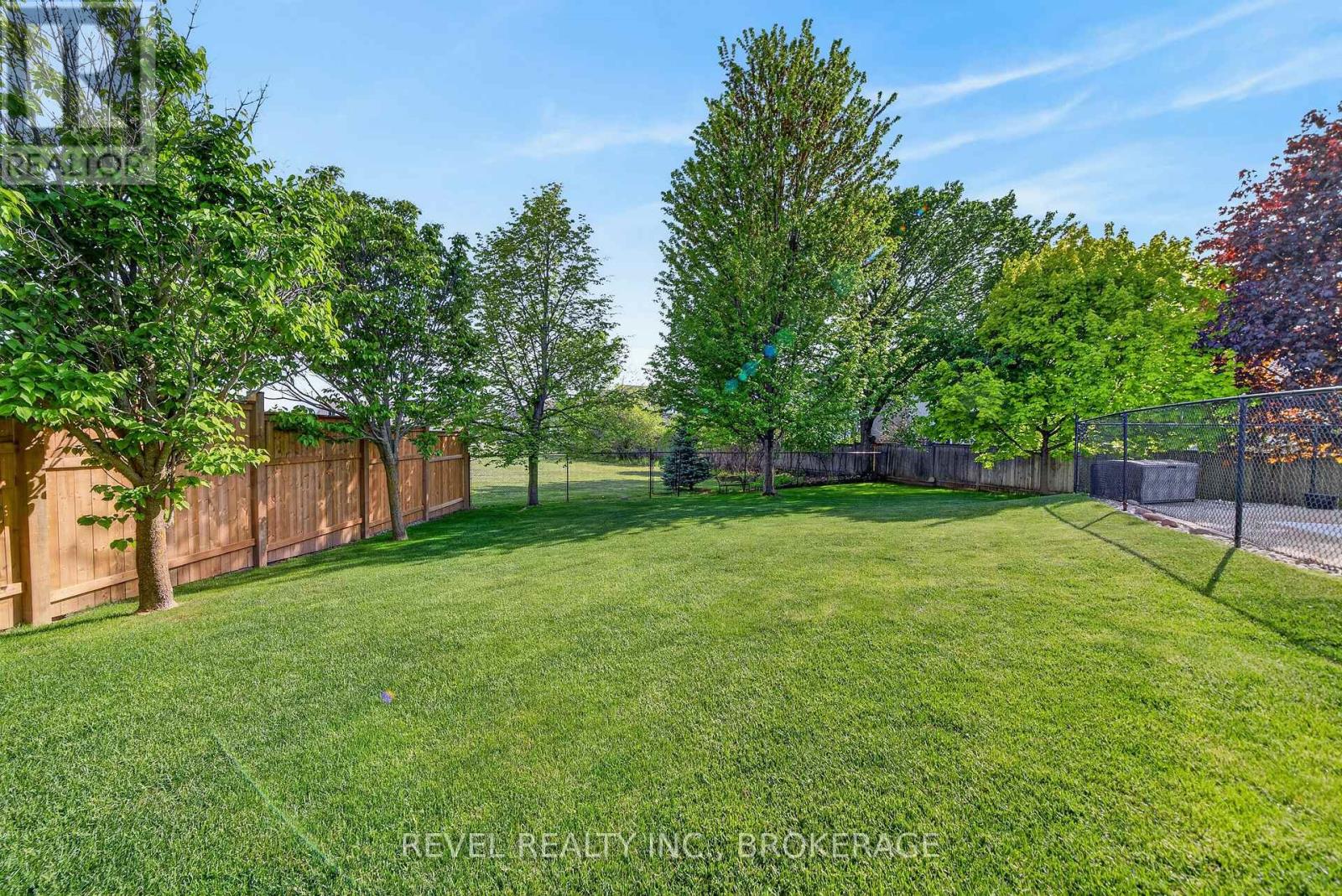 1557 PROVIDENCE CRESCENT - 46