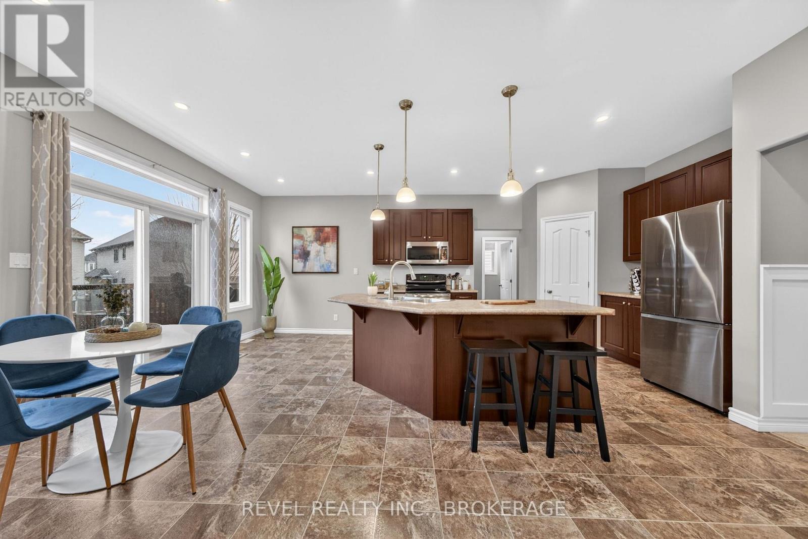 1557 PROVIDENCE CRESCENT - 7