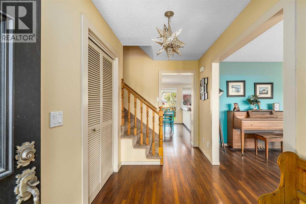 51 Midvalley Crescent SE - 9