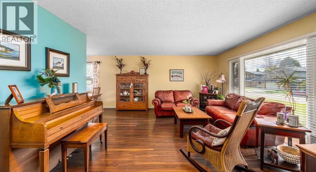 51 Midvalley Crescent SE - 10