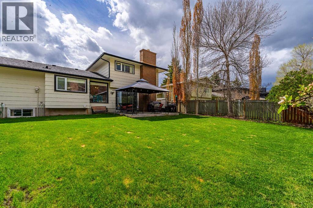 51 Midvalley Crescent SE - 36