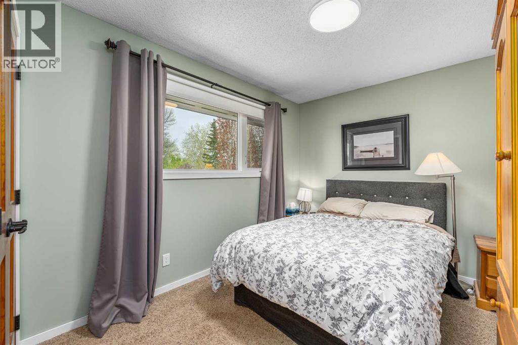 51 Midvalley Crescent SE - 25