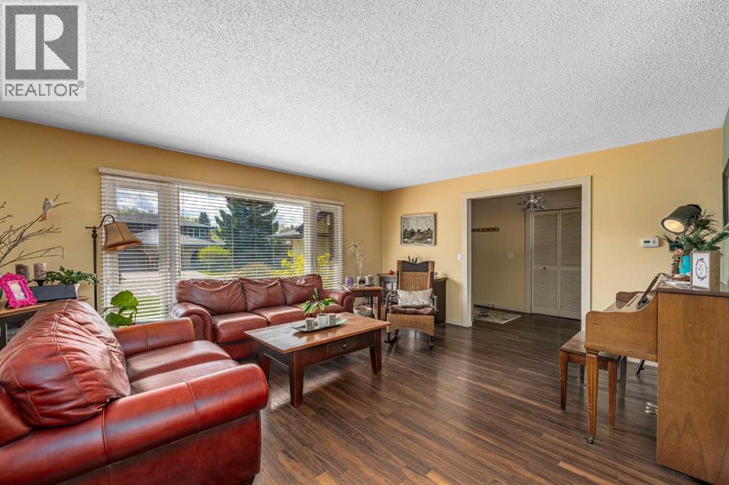51 Midvalley Crescent SE - 11
