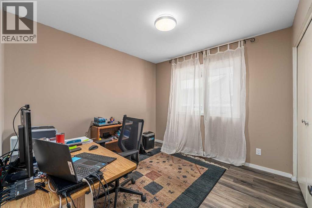 51 Midvalley Crescent SE - 21