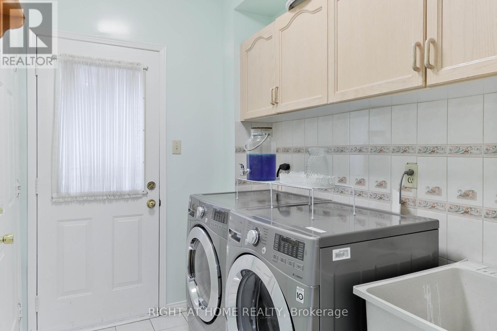 1856 WOODVIEW AVENUE - 33