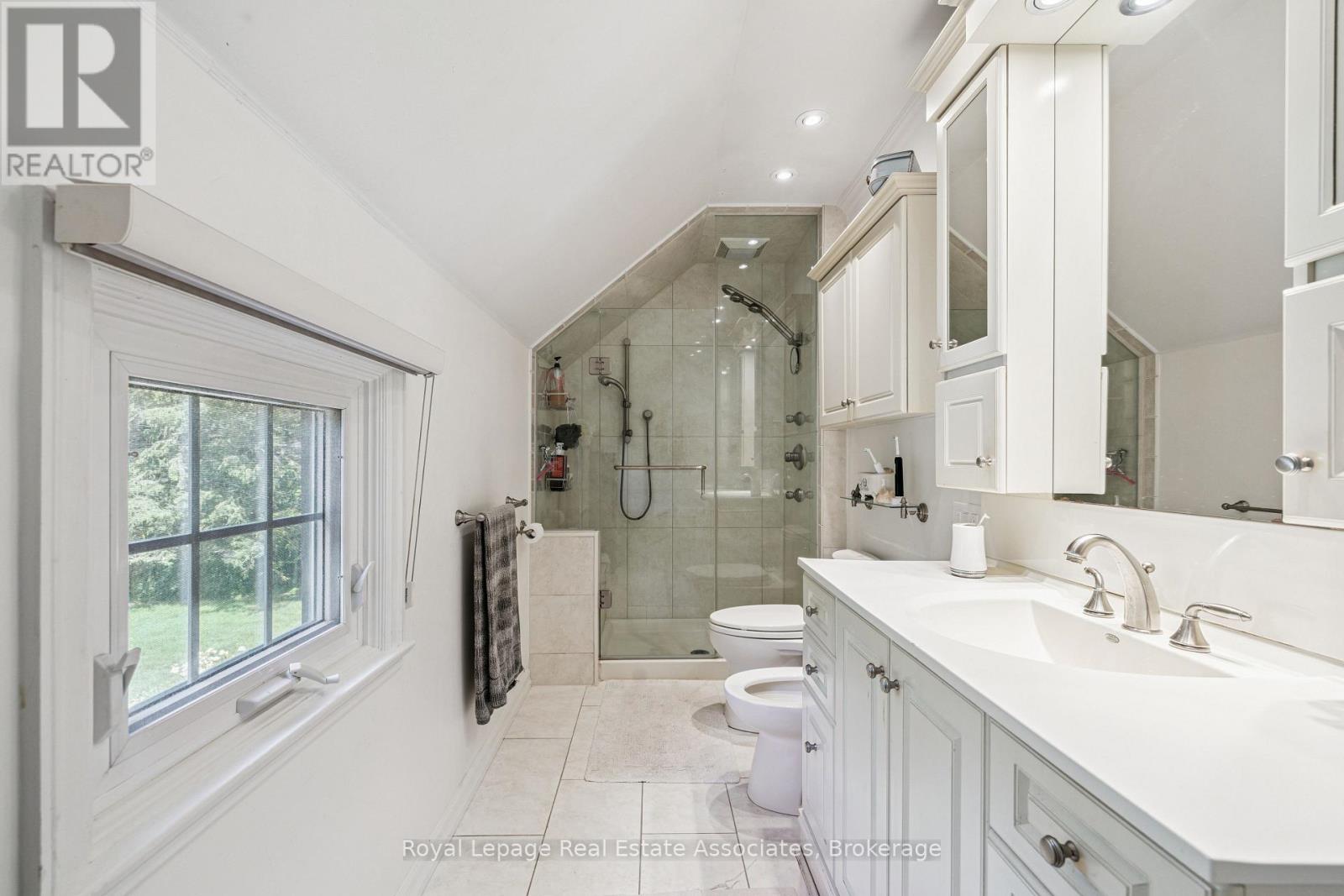 1258 RAVINE DRIVE - 23