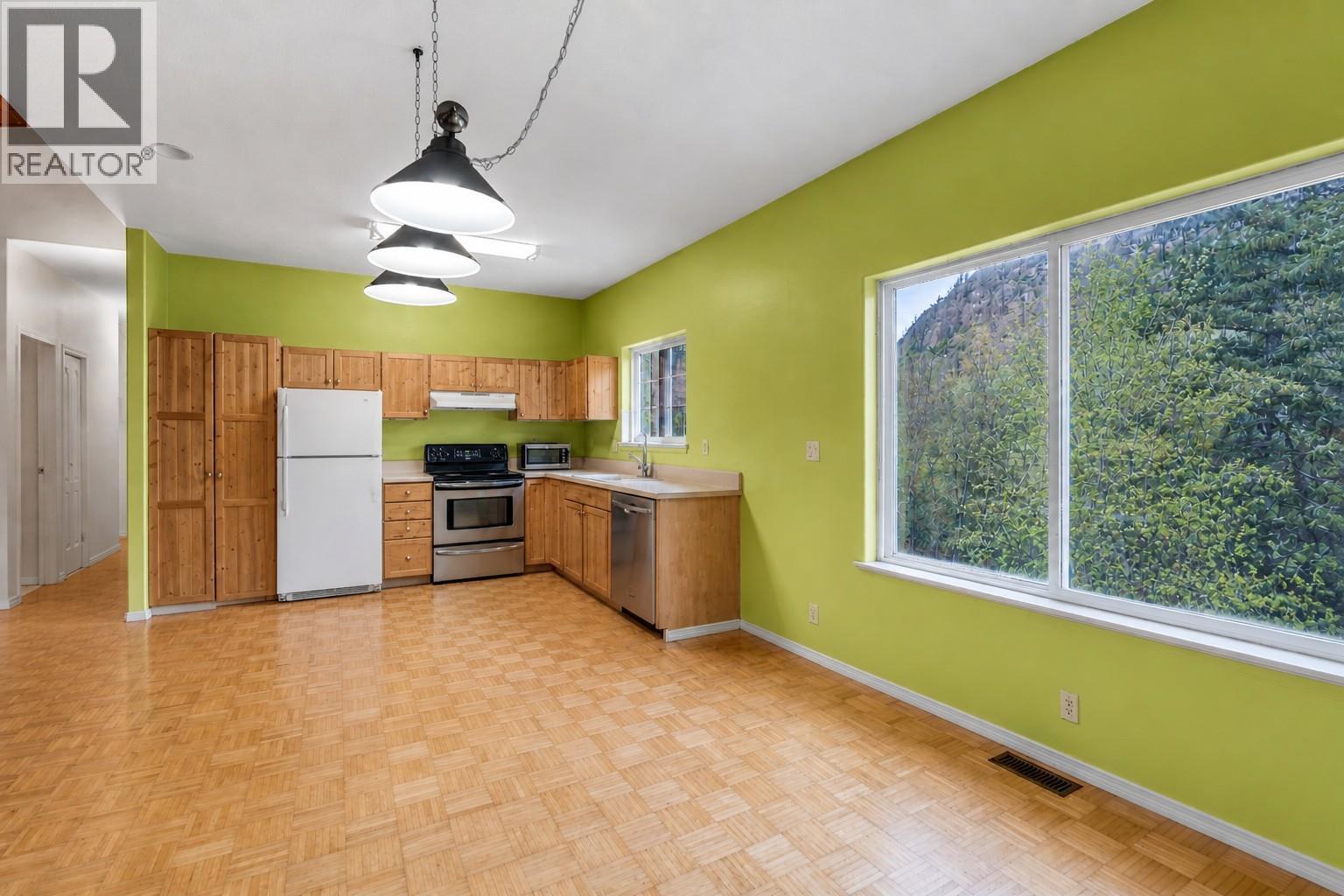 523 Grand Oro Road, Kaleden