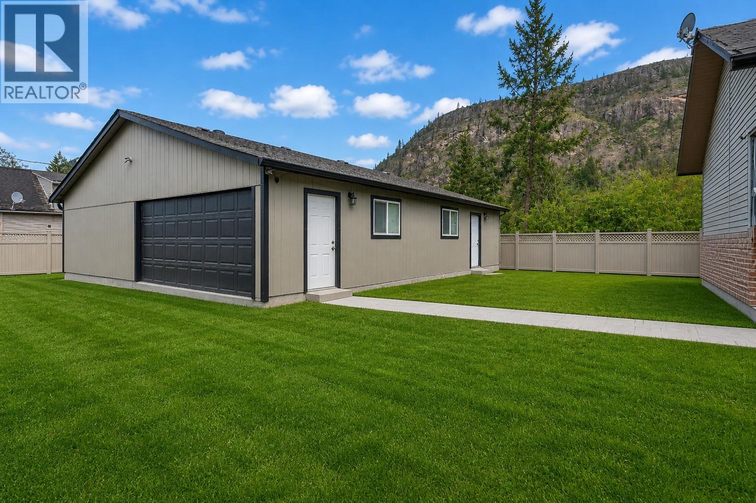 523 Grand Oro Road, Kaleden