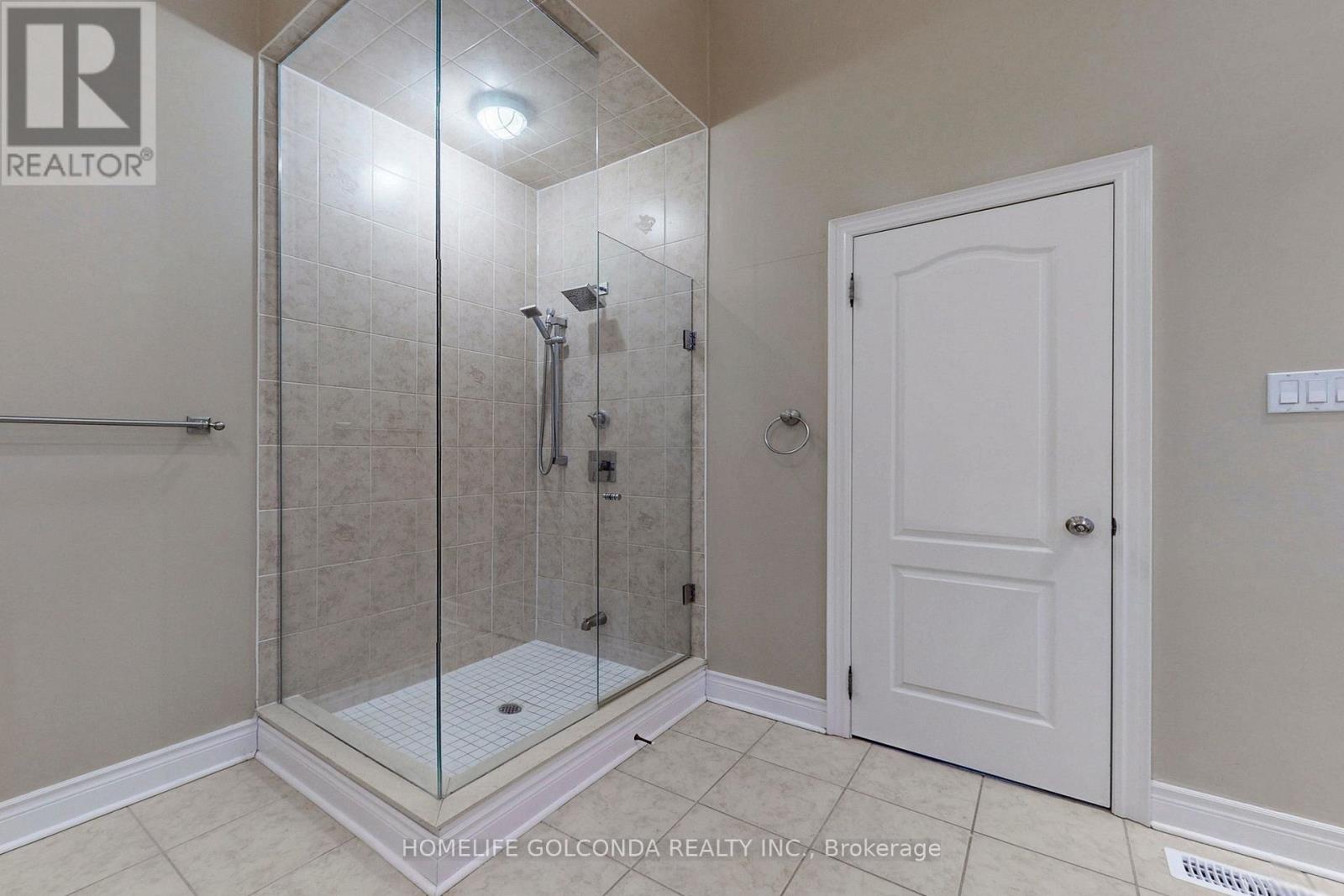 43 BELLOTTI CRESCENT - 28