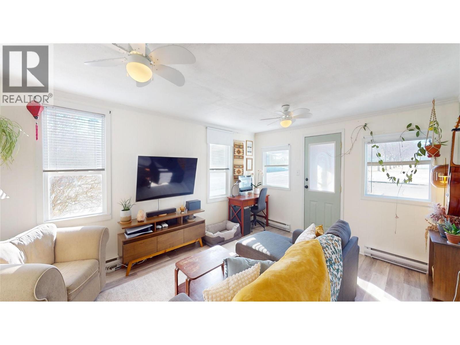 522 7 Street S - 6