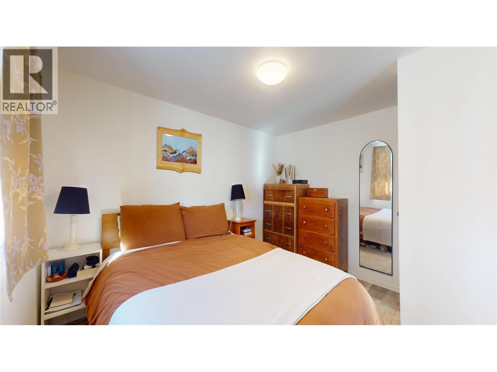 522 7 Street S - 8