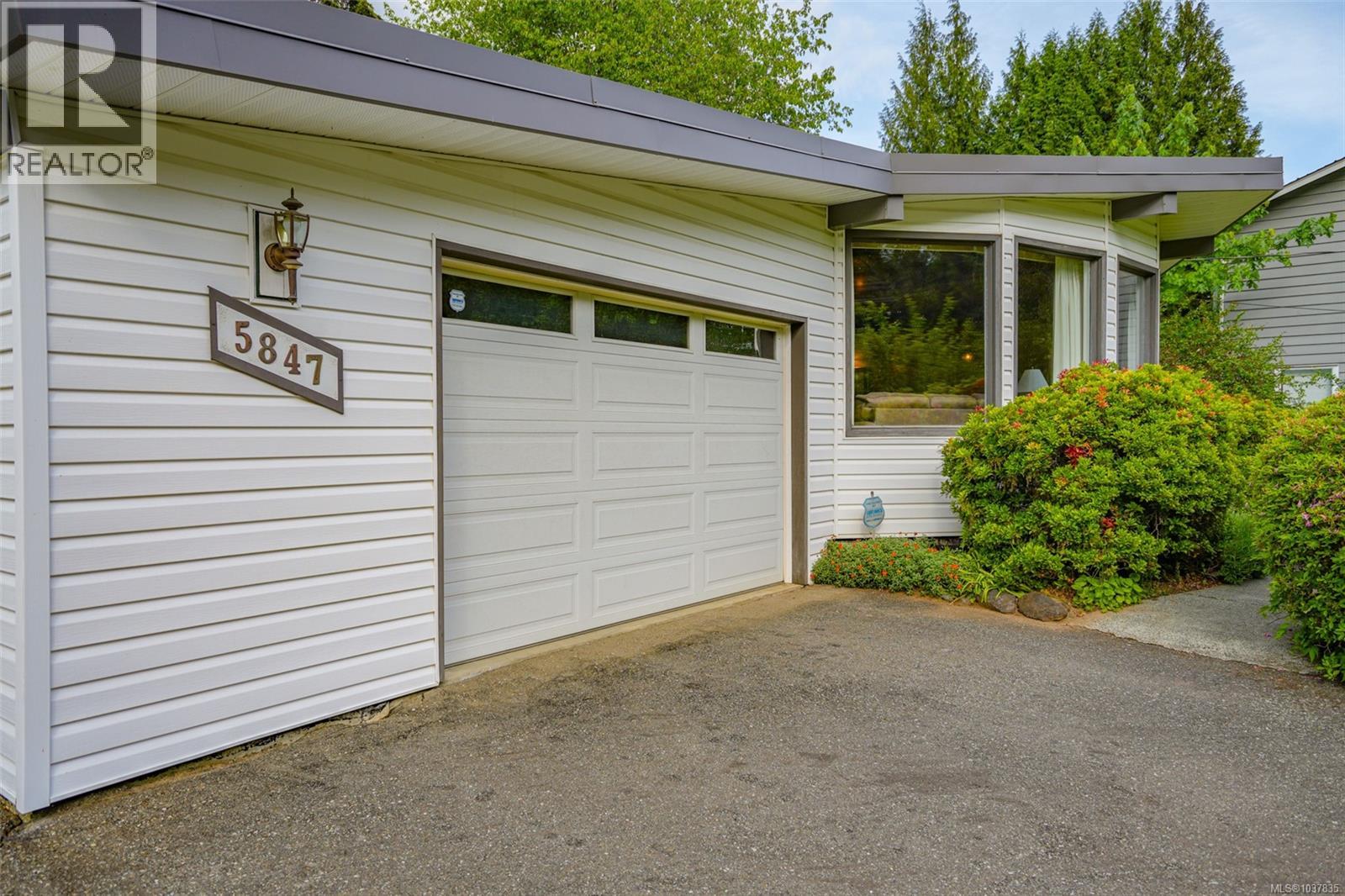 5847 River Rd, Port Alberni