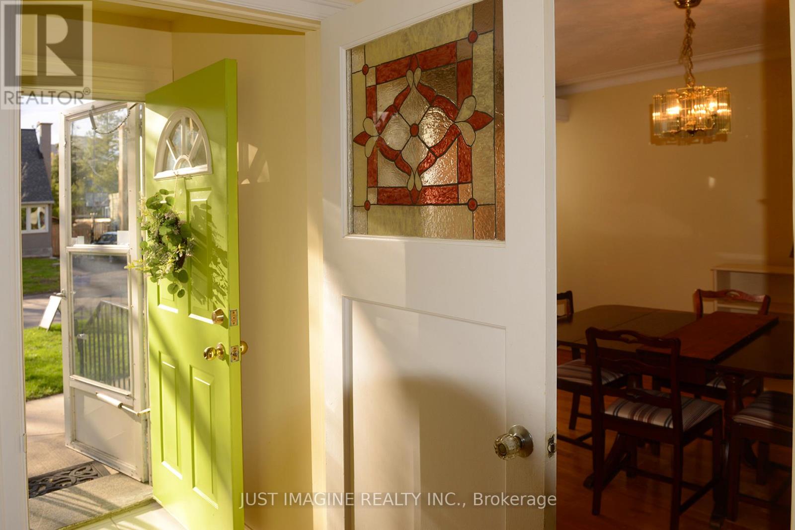 Closed foyer entrance