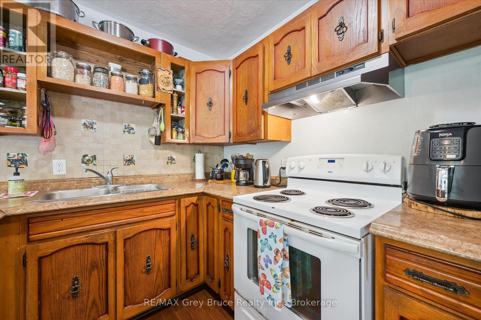 25 SHORELINE DRIVE - 15