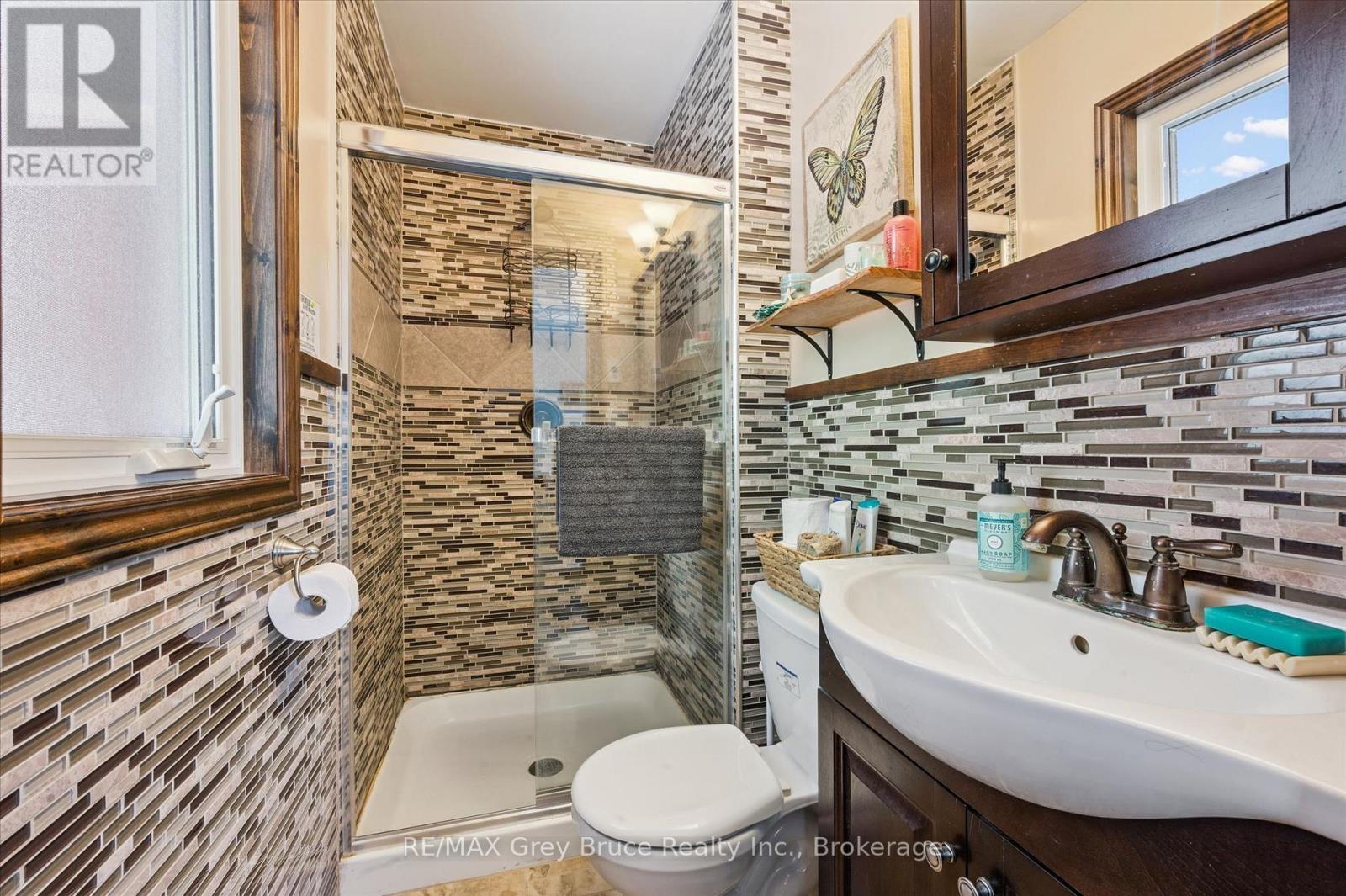25 SHORELINE DRIVE - 25