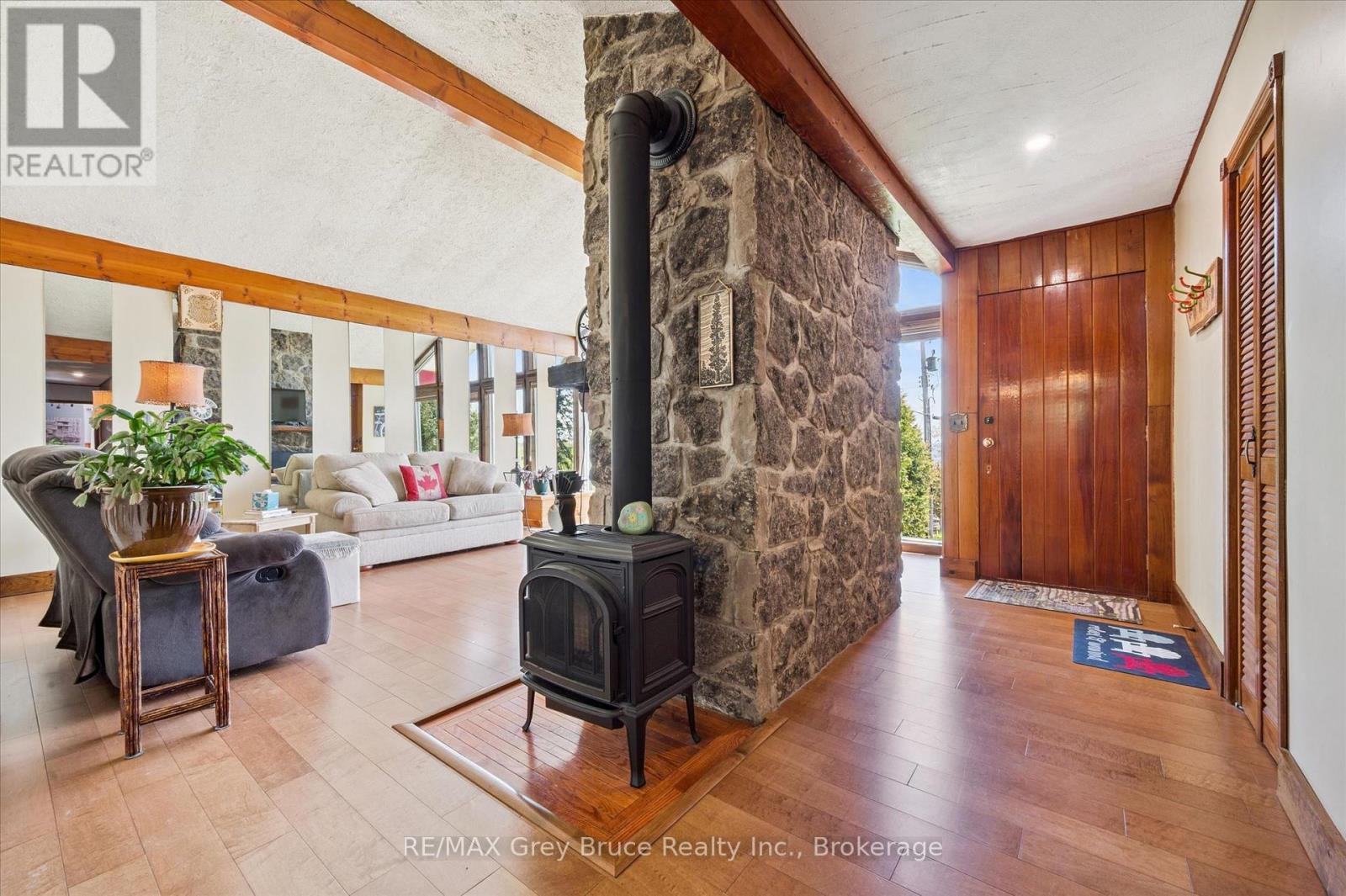 25 SHORELINE DRIVE - 6