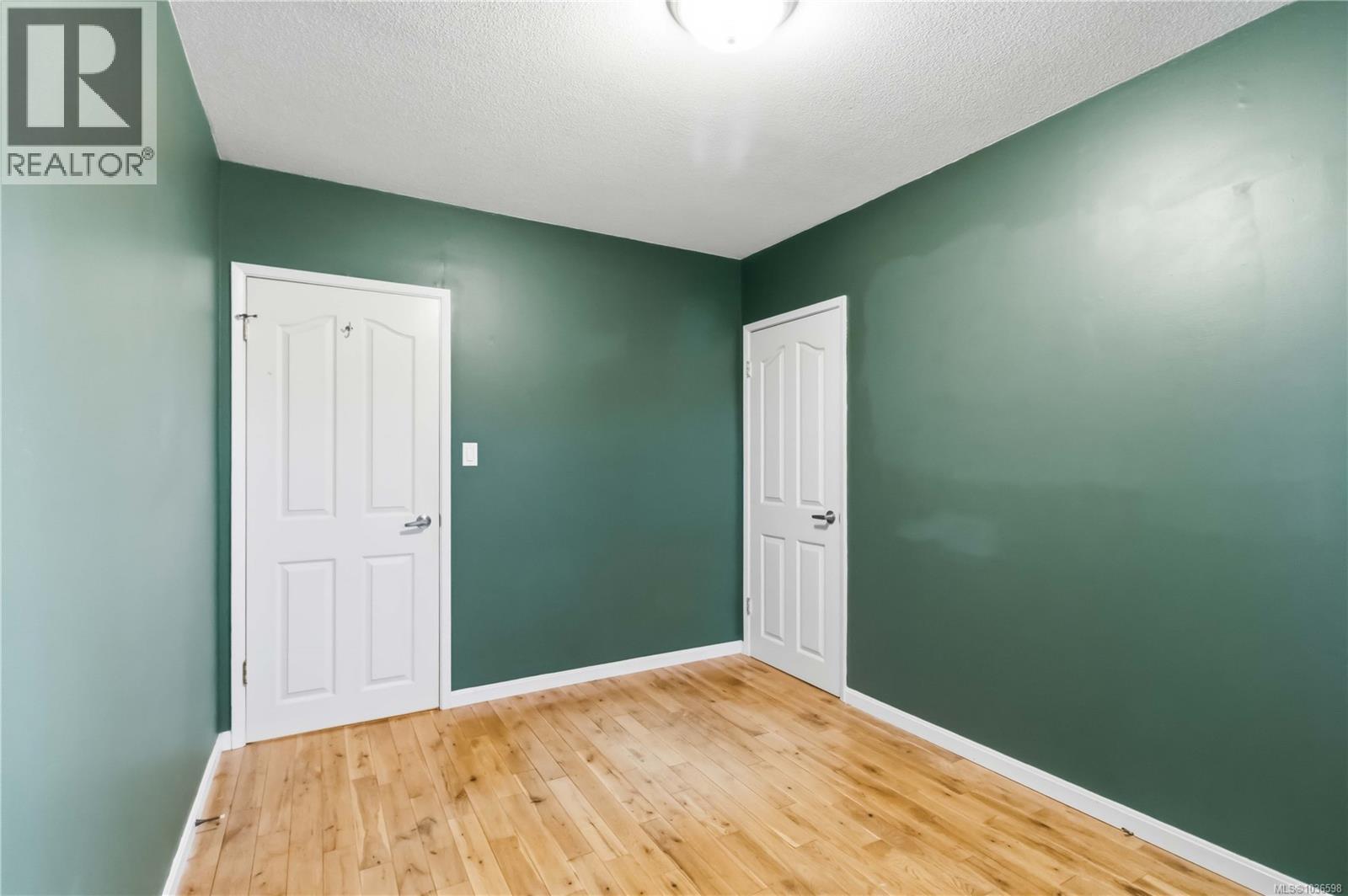 2290 Amelia Ave - 23