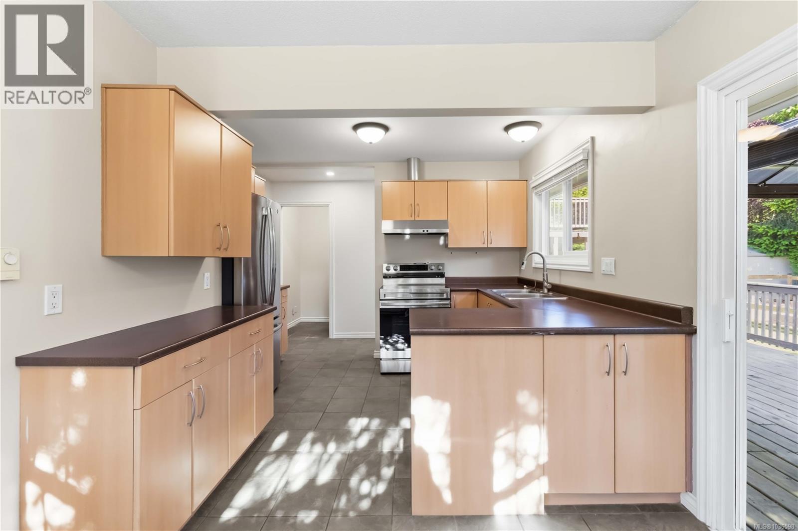 2290 Amelia Ave - 10