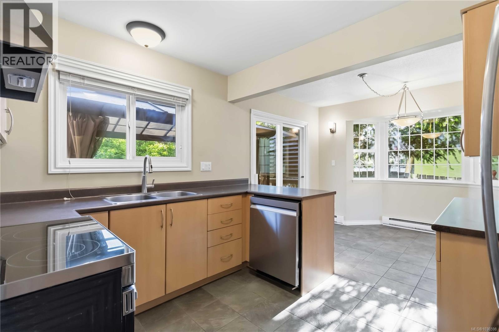 2290 Amelia Ave - 13